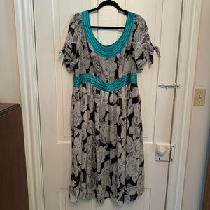 ✨dressbarn woman black & white floral and teal accents short sleeve dress✨